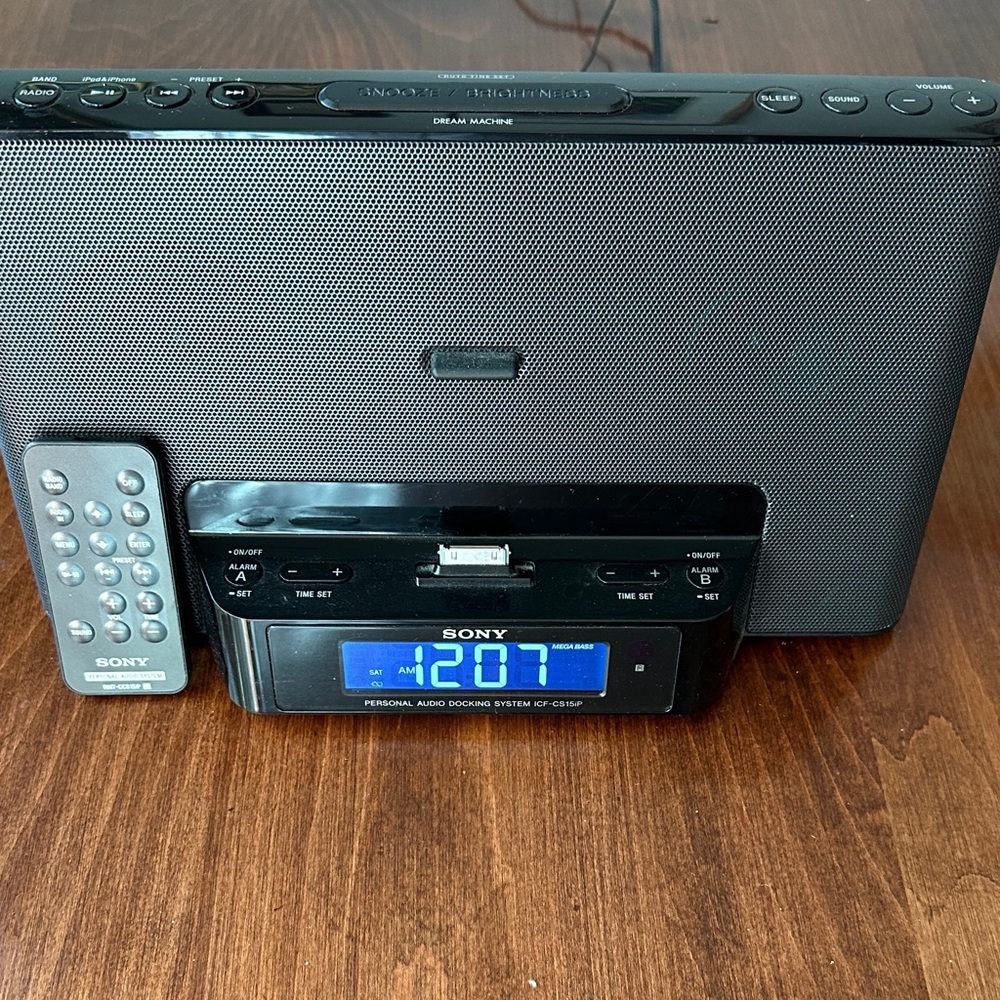 Sony ICF-CS15iPN Dream Machine iPod/iPhone Docking System With Remote